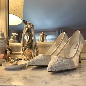 Menbur White Lace Elegant Heels